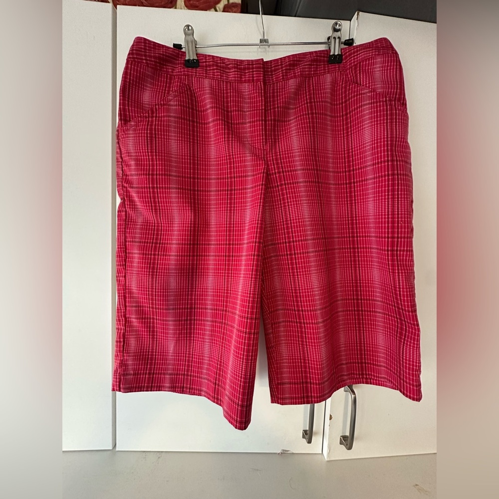 ❤️ IZOD PerformX Women’s Red Plaid Bermuda Shorts Size 6